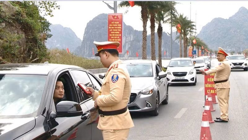 Ninh Bình tăng cường bảo đảm an toàn giao thông, phục vụ nhu cầu đi lại dịp nghỉ lễ