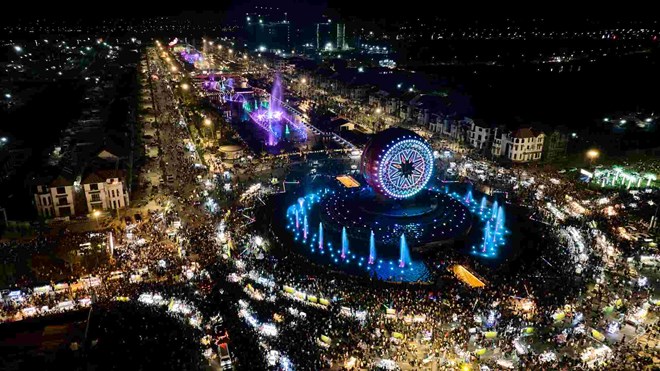 Khu vực Quảng trường Thời Đại tại phường H&agrave; Nam (Ninh B&igrave;nh) về đ&ecirc;m