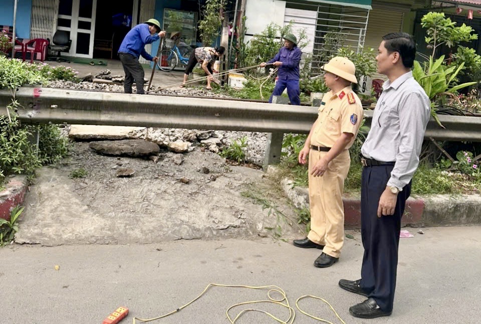 C&aacute;c lối đi tự mở bị đ&oacute;ng tại nhiều vị tr&iacute; tiềm ẩn nguy cơ mất an to&agrave;n giao th&ocirc;ng