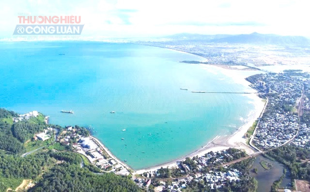 Thi c&ocirc;ng hạng mục đ&ecirc; k&egrave; chắn s&oacute;ng Dự &aacute;n Cảng Li&ecirc;n Chiểu - Phần cơ sở hạ tầng d&ugrave;ng chung.