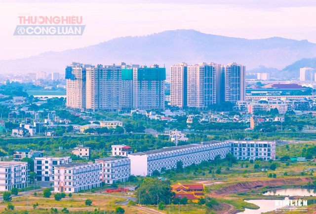 Chuẩn bị chỉn chu, b&agrave;i bản khu đ&ocirc; thị mới. Ảnh: Kim Li&ecirc;n.