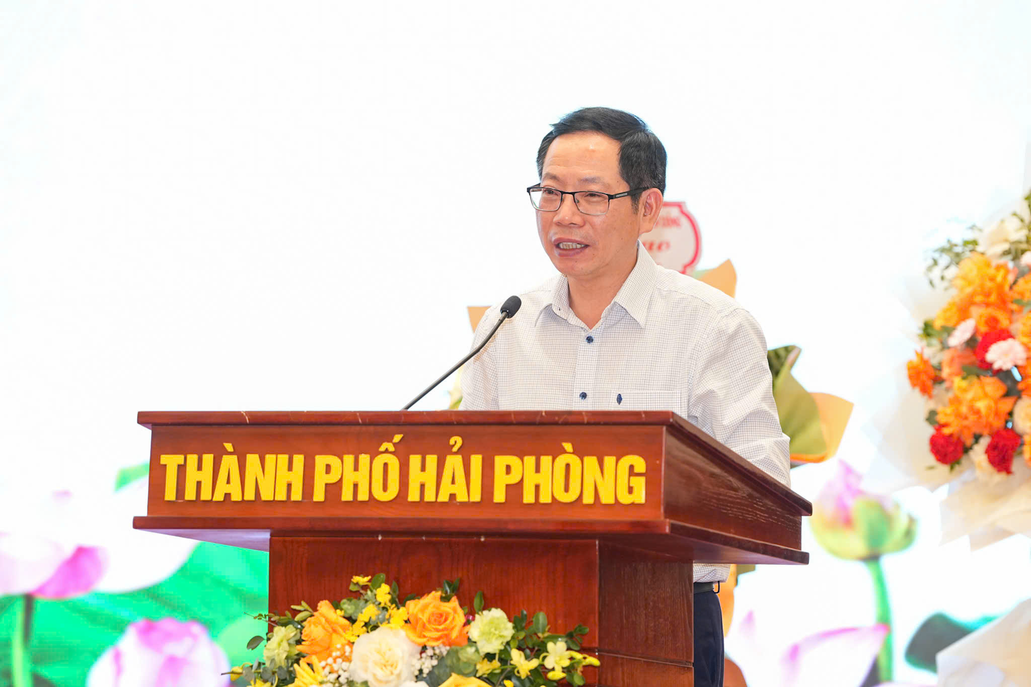 Đồng ch&iacute; Vũ Tiến Phụng, Ủy vi&ecirc;n Ban Thường vụ Th&agrave;nh ủy, Ph&oacute; Chủ tịch UBND th&agrave;nh phố ph&aacute;t động Th&aacute;ng h&agrave;nh động v&igrave; an to&agrave;n thực phẩm.