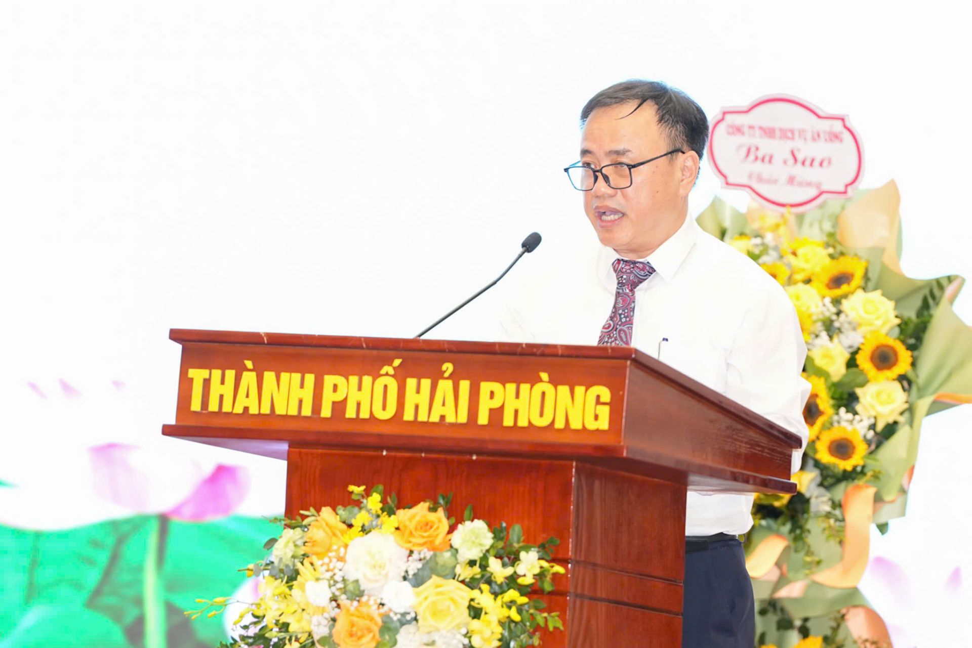 Chi cục Trưởng Chi cục An to&agrave;n vệ sinh thực phẩm th&agrave;nh phố Ho&agrave;ng Anh T&ugrave;ng ph&aacute;t biểu.