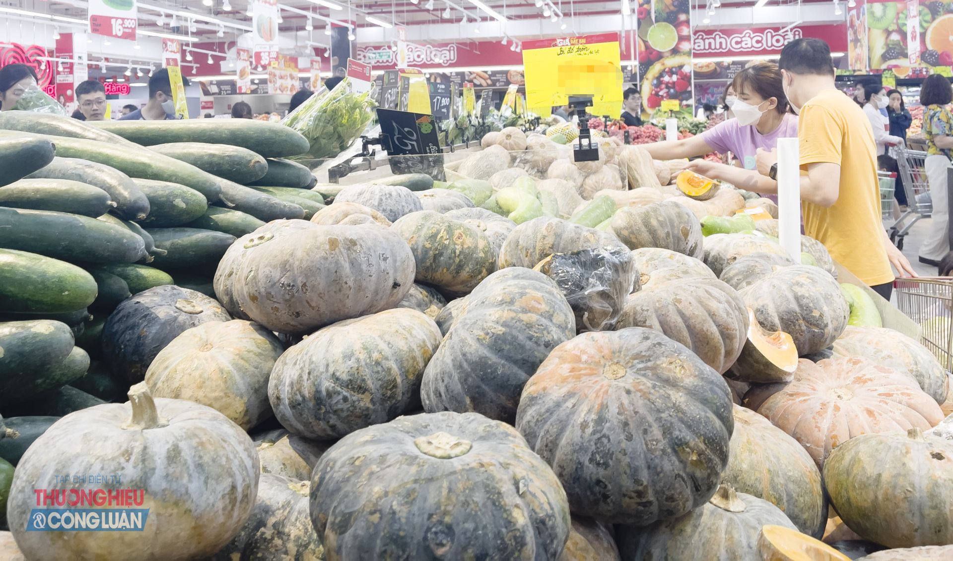 Tại hệ thống si&ecirc;u thị GO! tr&ecirc;n địa b&agrave;n H&agrave; Nội, nhiều chương tr&igrave;nh khuyến m&atilde;i đang được đẩy mạnh nhằm k&iacute;ch cầu ti&ecirc;u d&ugrave;ng. (Ảnh minh họa)