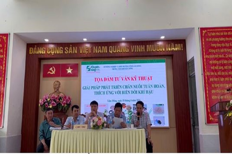 Ban Chủ tr&igrave; v&agrave; tư vấn Tọa đ&agrave;m tại x&atilde; Đạ Tẻh ng&agrave;y 15/4/2026