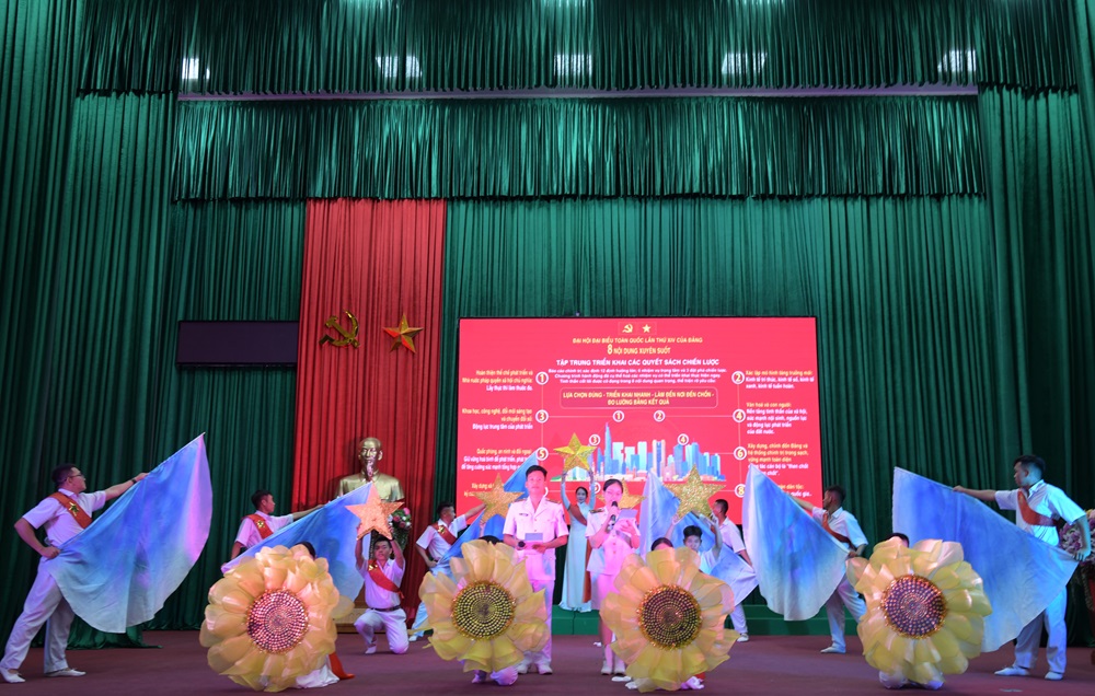 C&aacute;c th&iacute; sinh tham gia phần thi tuy&ecirc;n truyền vi&ecirc;n trẻ