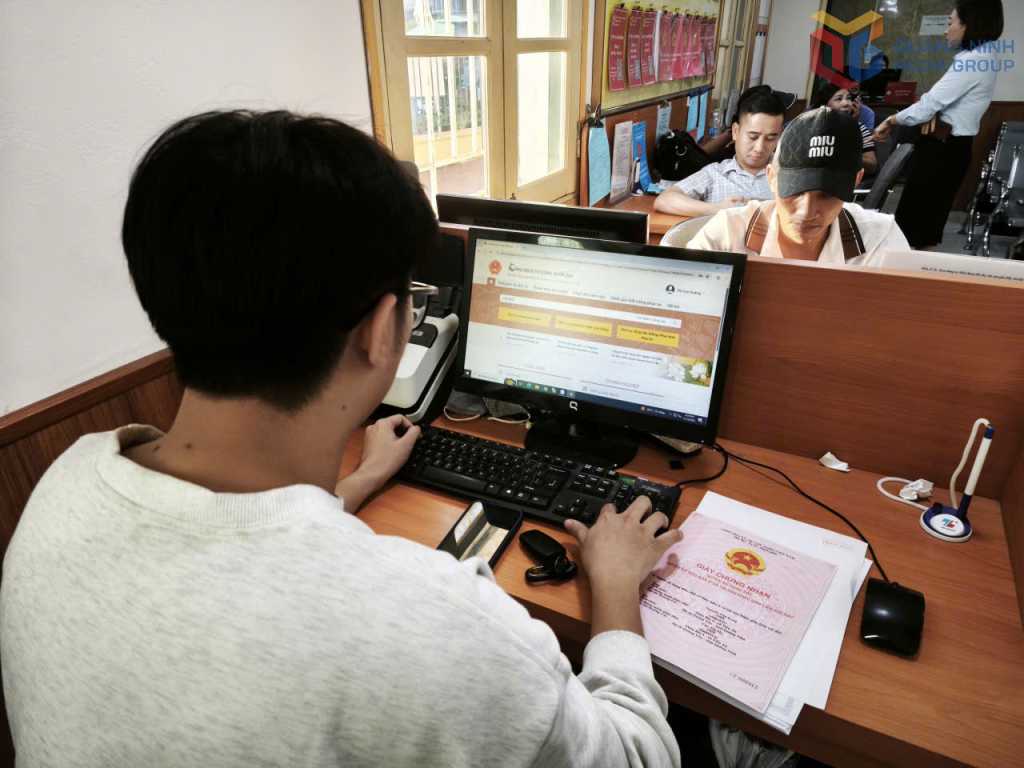 Người d&acirc;n Quảng Y&ecirc;n sử dụng th&agrave;nh thạo dịch vụ c&ocirc;ng trực tuyến