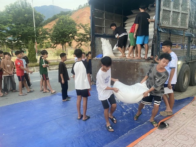 Quảng Trị cấp phát gần 1.000 tấn gạo hỗ trợ học sinh vùng khó khăn