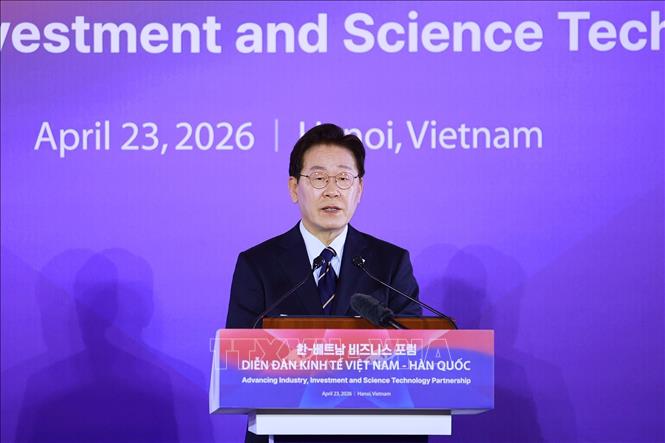 Tổng thống H&agrave;n Quốc Lee Jae Myung ph&aacute;t biểu tại Diễn đ&agrave;n kinh tế Việt Nam - H&agrave;n Quốc. Ảnh: Dương Giang/TTXVN