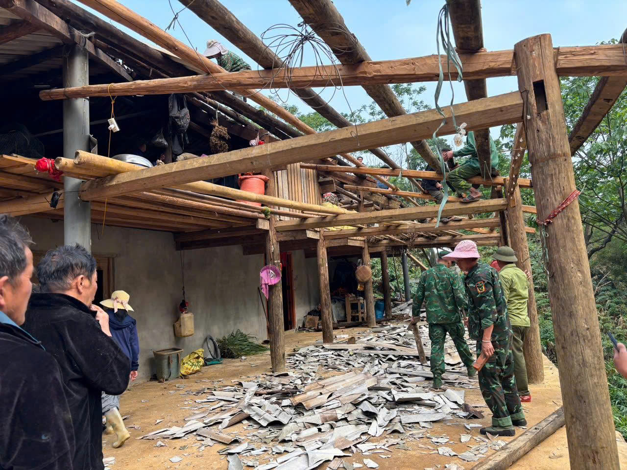 Lào Cai: Mưa lớn kèm dông, lốc khiến 45 nhà dân tốc mái, thiệt hại ban đầu ước khoảng hơn 1 tỷ đồng