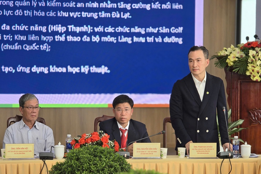 L&atilde;nh đạo Tập đo&agrave;n Novaland trong buổi l&agrave;m việc với UBND x&atilde; Nam Ban - L&acirc;m H&agrave;.