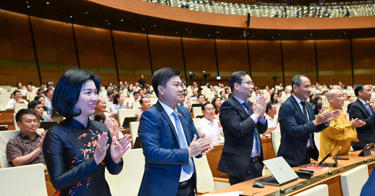 Quốc hội th&ocirc;ng qua Luật Thủ đ&ocirc; (sửa đổi) với 488/492 đại biểu tham gia biểu quyết t&aacute;n th&agrave;nh. (Ảnh: DUY LINH)