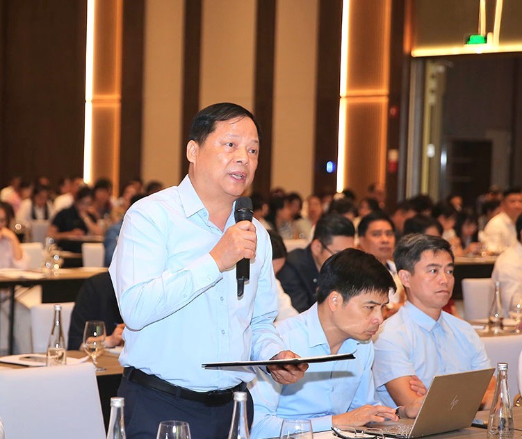 Nh&acirc;n dịp n&agrave;y, UBND tỉnh Ninh B&igrave;nh đ&atilde; trao Bằng khen cho 14 doanh nghiệp c&oacute; th&agrave;nh t&iacute;ch xuất sắc trong thực hiện nghĩa vụ thuế v&agrave; đạt kim ngạch xuất nhập khẩu lớn trong năm 2025