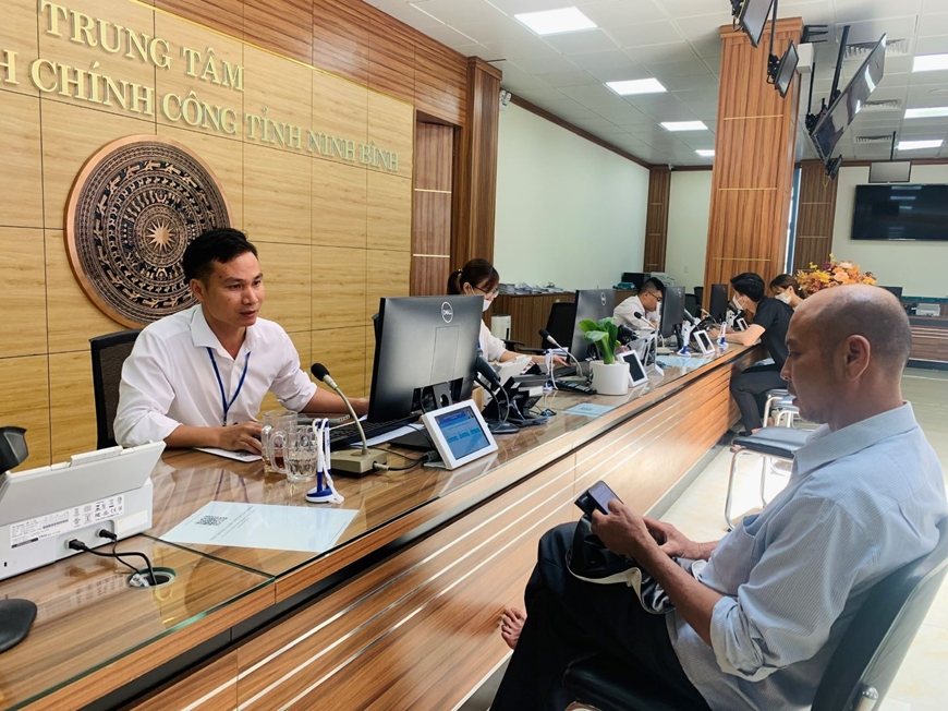 Giải quyết TTHC tại Trung t&acirc;m Phục vụ h&agrave;nh ch&iacute;nh c&ocirc;ng tỉnh Ninh B&igrave;nh