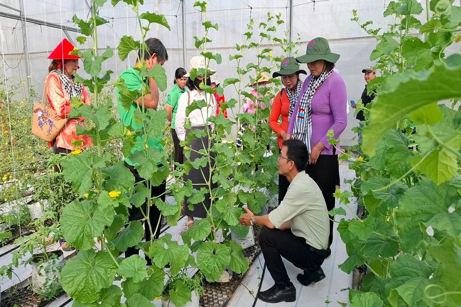 N&ocirc;ng nghiệp th&ocirc;ng minh đ&ograve;i hỏi người n&ocirc;ng d&acirc;n c&oacute; nhiều kiến thức về khoa học - c&ocirc;ng nghệ.