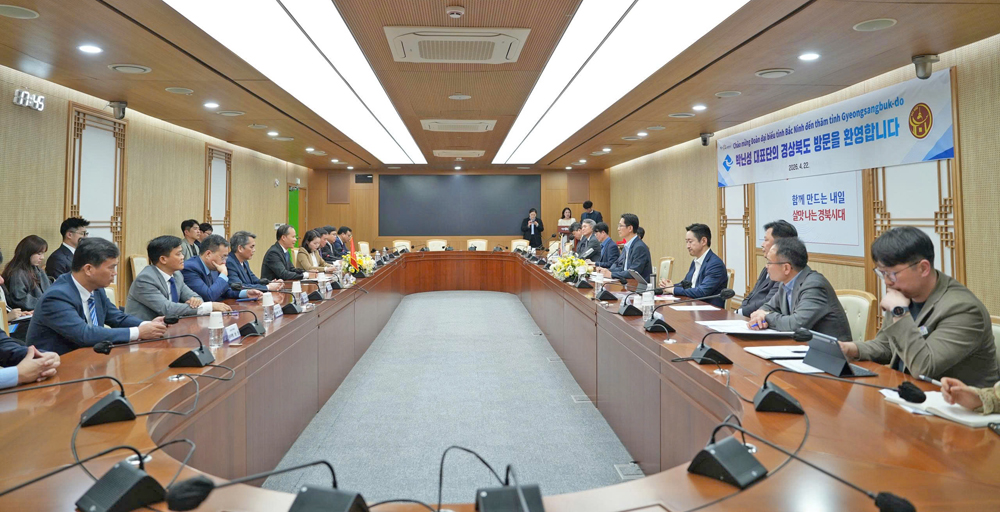 Quang cảnh buổi tiếp v&agrave; l&agrave;m việc.