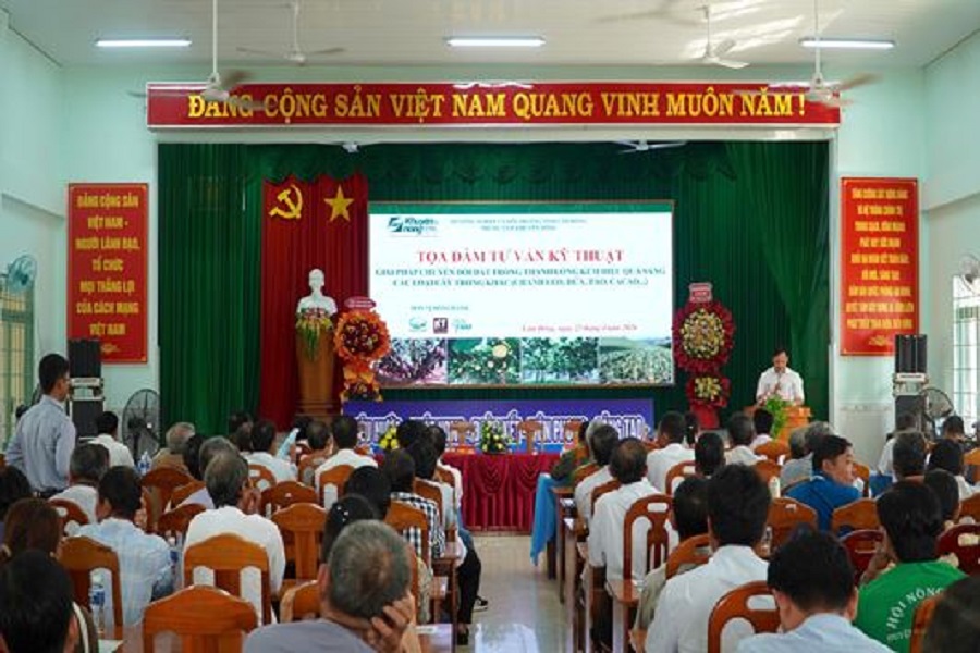 Quang cảnh cuộc Tọa đ&agrave;m tại x&atilde; H&agrave;m Li&ecirc;m