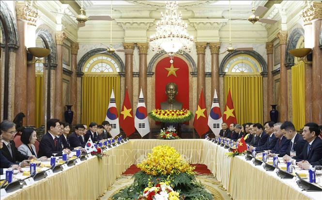 Tổng B&iacute; thư, Chủ tịch nước T&ocirc; L&acirc;m hội đ&agrave;m với Tổng thống H&agrave;n Quốc Lee Jae Myung. Ảnh: Thống Nhất/TTXVN