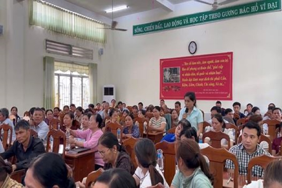 Trao đổi trực tiếp giữa n&ocirc;ng d&acirc;n với Tọa đ&agrave;m tại x&atilde; Đạ Tẻh