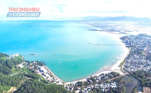 Thi c&ocirc;ng hạng mục đ&ecirc; k&egrave; chắn s&oacute;ng Dự &aacute;n Cảng Li&ecirc;n Chiểu - Phần cơ sở hạ tầng d&ugrave;ng chung.