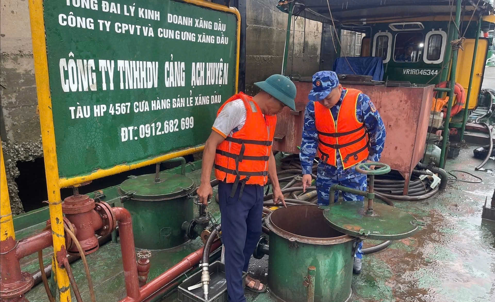 Hải Phòng: Cảnh sát biển bắt giữ tàu chở 21.000 lít dầu DO không rõ nguồn gốc