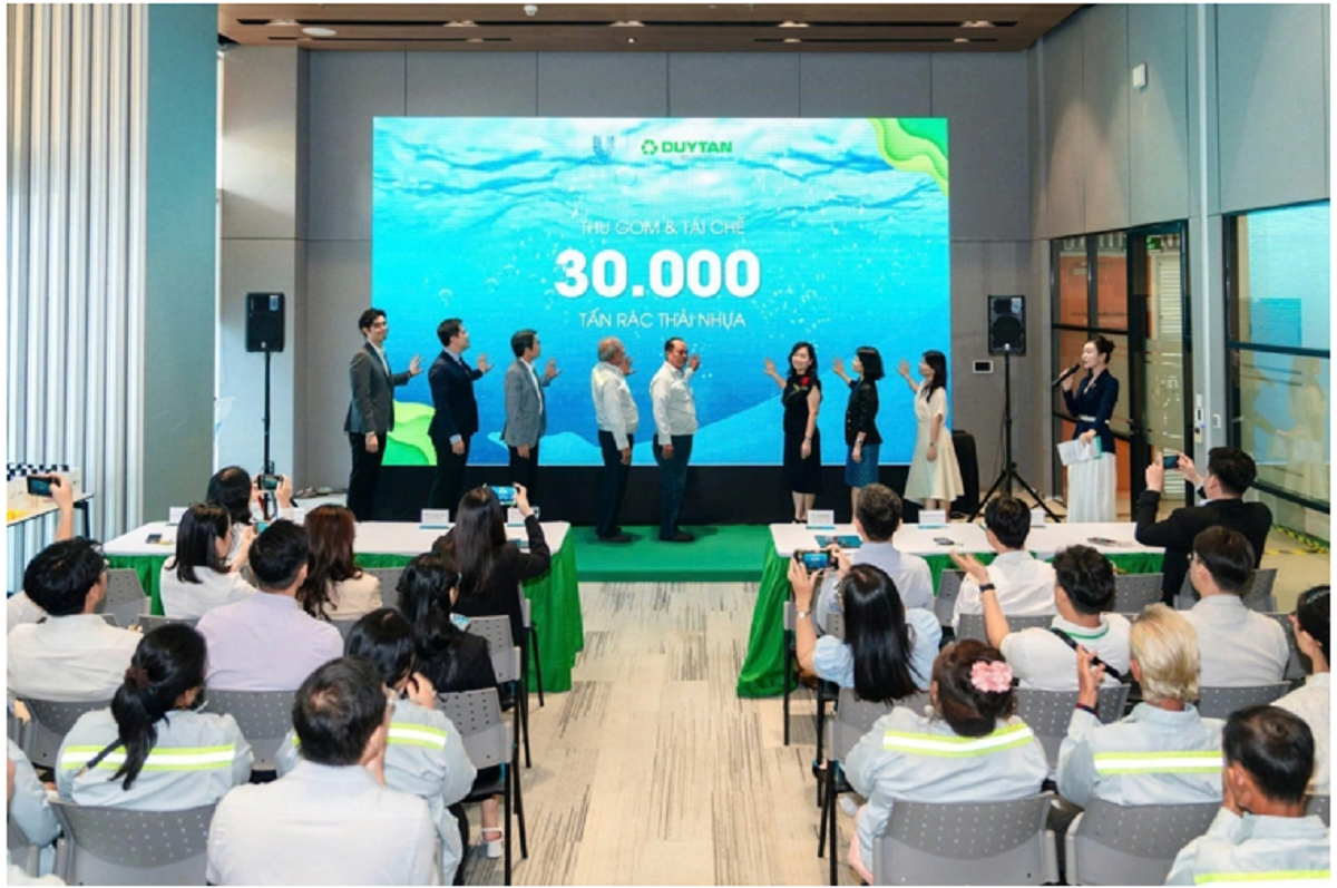 Unilever Việt Nam v&agrave; Duy T&acirc;n Recycling hợp t&aacute;c thu gom v&agrave; t&aacute;i chế r&aacute;c nhựa trong giai đoạn 2025 - 2027 - Ảnh: DNCC
