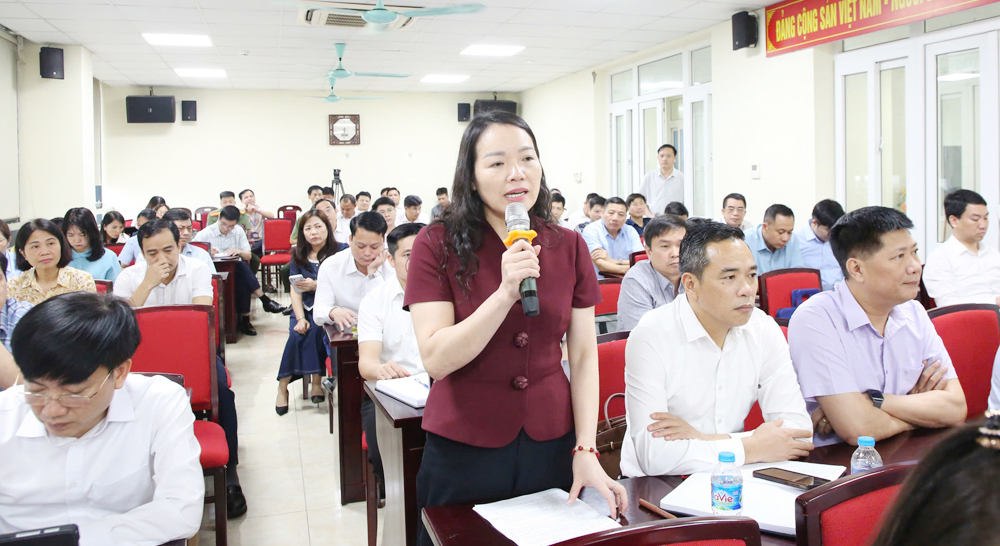 Đại biểu phường Kinh Bắc n&ecirc;u &yacute; kiến tại cuộc họp.