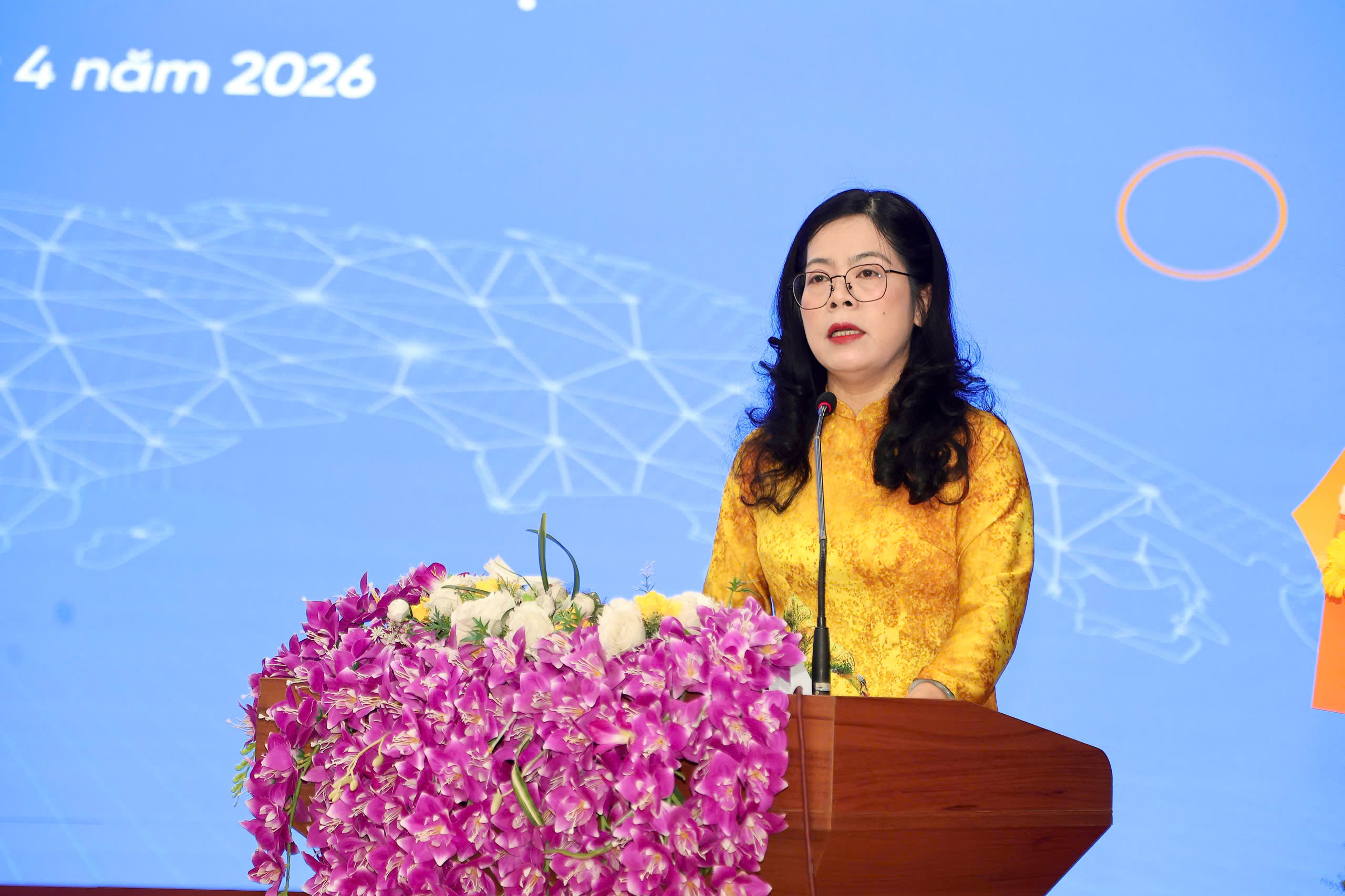 PGS.TS. Nguyễn Thị Hi&ecirc;n, Ph&oacute; Hiệu trưởng Thường trực Trường Đại học Hải Ph&ograve;ng ph&aacute;t biểu đề dẫn Hội thảo.