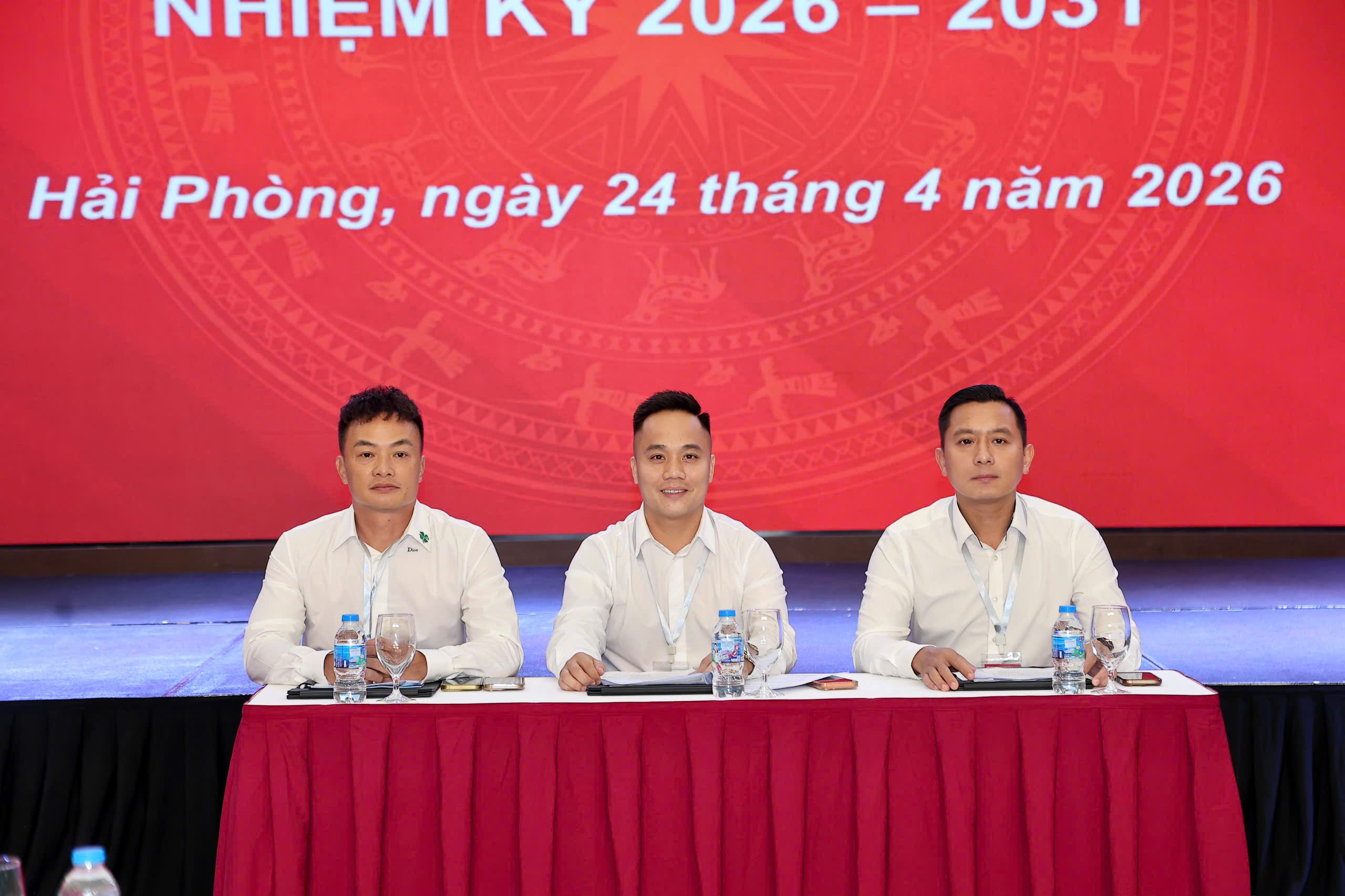 Đo&agrave;n Chủ tịch điều h&agrave;nh Đại hội.