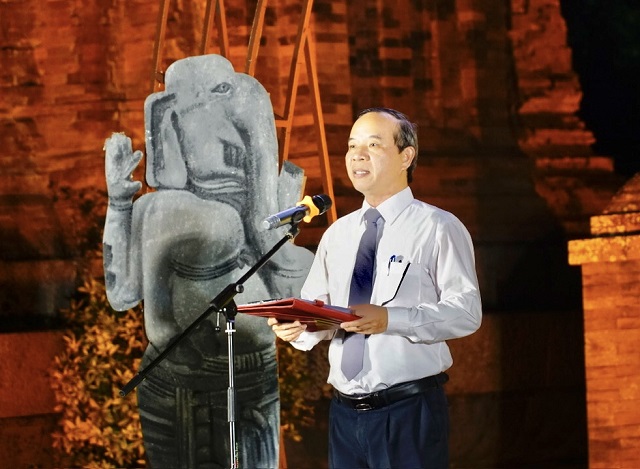 &Ocirc;ng Huỳnh Văn Lợi ph&aacute;t biểu khai mạc Chương tr&igrave;nh. Ảnh: VH