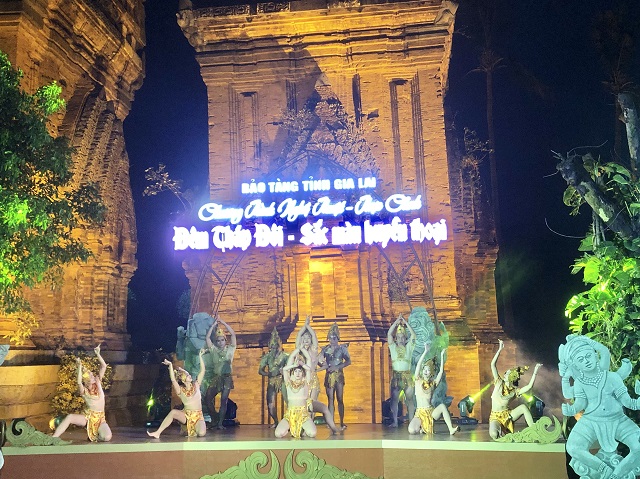 Một tiết mục m&uacute;a Chăm. Ảnh VH