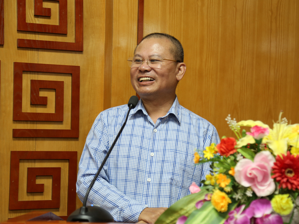 Tiến sĩ Nguyễn Phương Bắc, nguy&ecirc;n Viện trưởng Viện Ph&aacute;t triển kinh tế - x&atilde; hội tỉnh Bắc Ninh tham luận tại hội thảo.