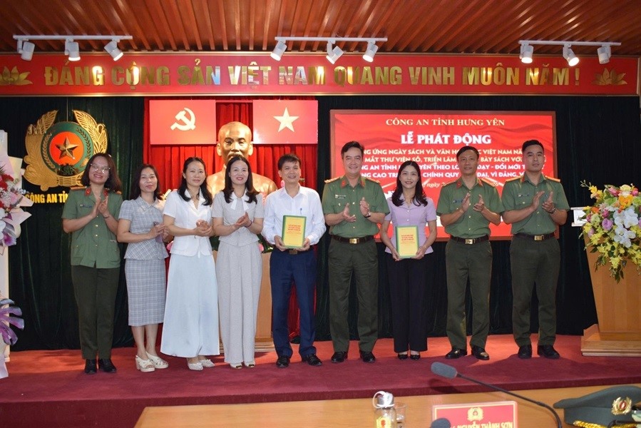 Công an Hưng Yên phát động hưởng ứng ngày Sách và Văn hóa đọc Việt Nam