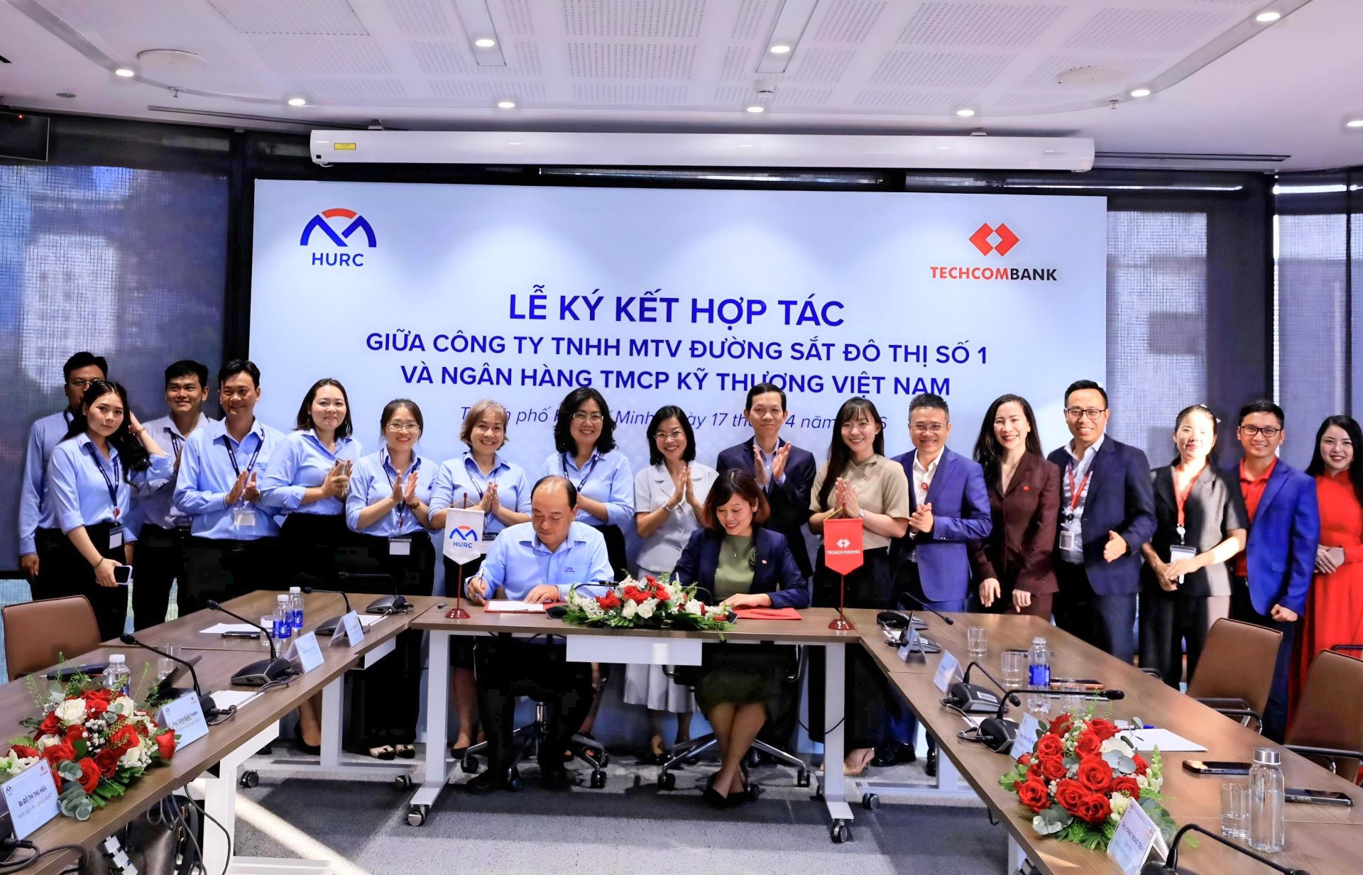 Lễ k&yacute; kết hợp t&aacute;c chiến lược giữa Techcombank v&agrave; C&ocirc;ng ty TNHH MTV Đường sắt đ&ocirc; thị số 1