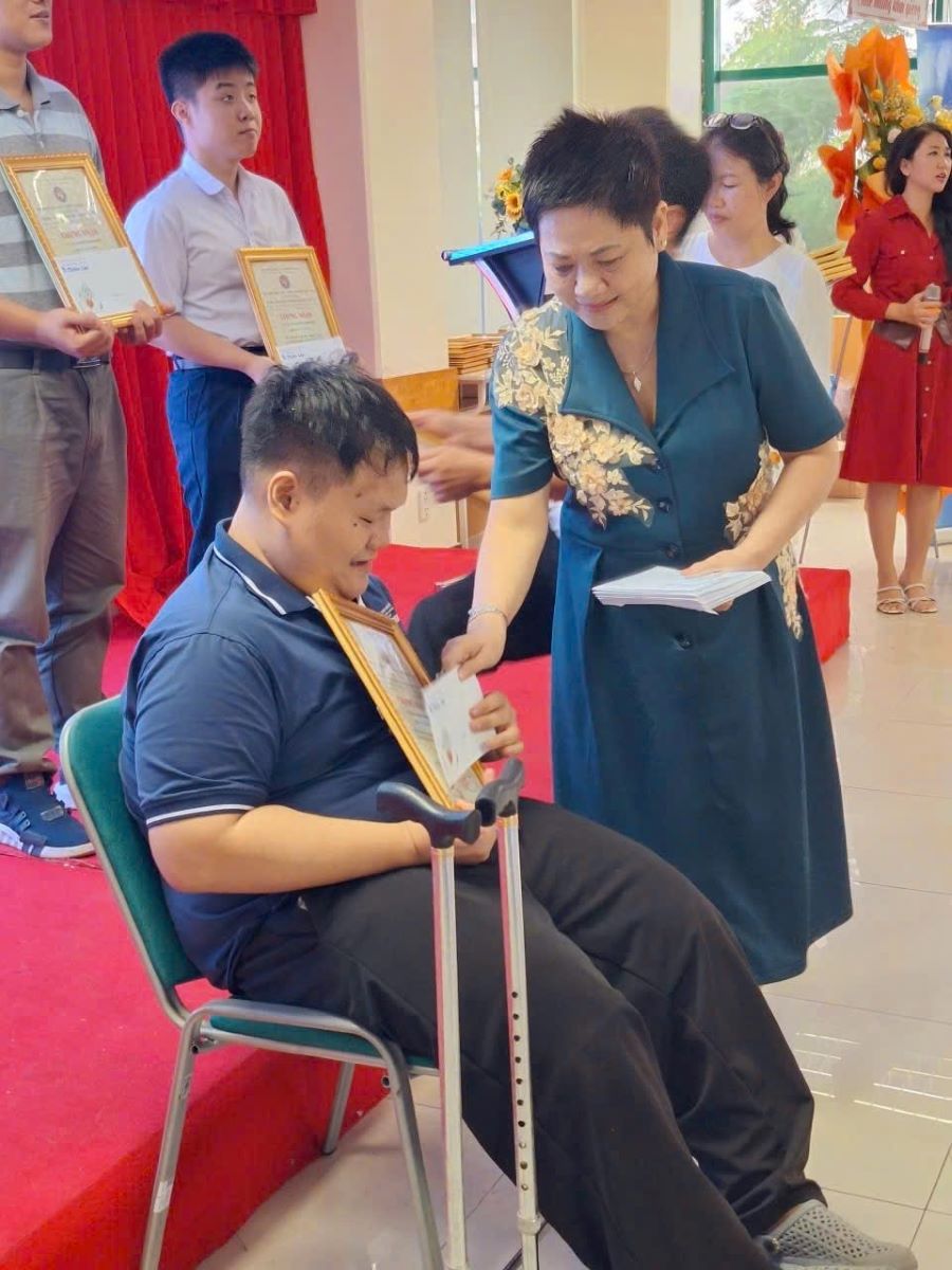 Chia sẻ y&ecirc;u thương l&agrave; kim chỉ nam trong h&agrave;nh tr&igrave;nh x&acirc;y dựng v&agrave; ph&aacute;t triển của Doanh nh&acirc;n Trần Huệ Ngọc