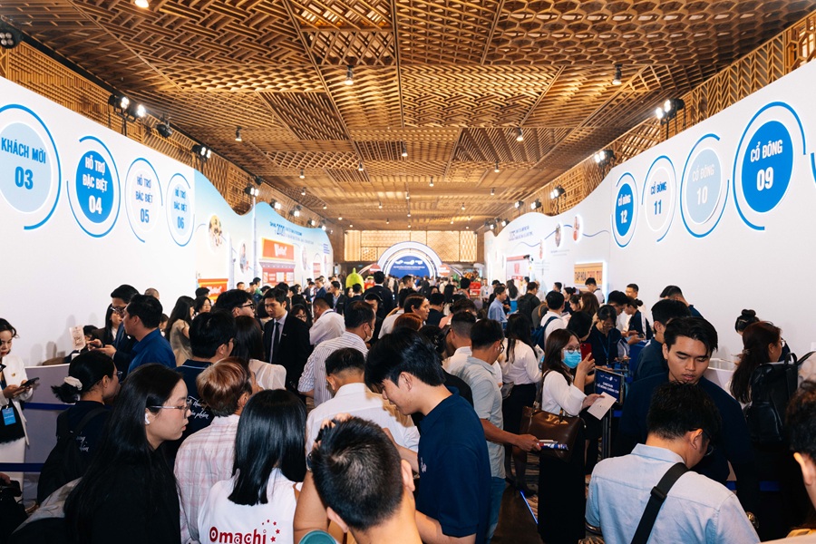 Khu vực tiếp đ&oacute;n chật k&iacute;n cổ đ&ocirc;ng tham dự sự kiện ĐHCD của Masan Group