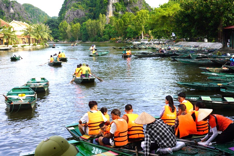 Ng&agrave;nh du lịch Ninh B&igrave;nh đặt an to&agrave;n v&agrave; trải nghiệm của du kh&aacute;ch l&ecirc;n h&agrave;ng đầu