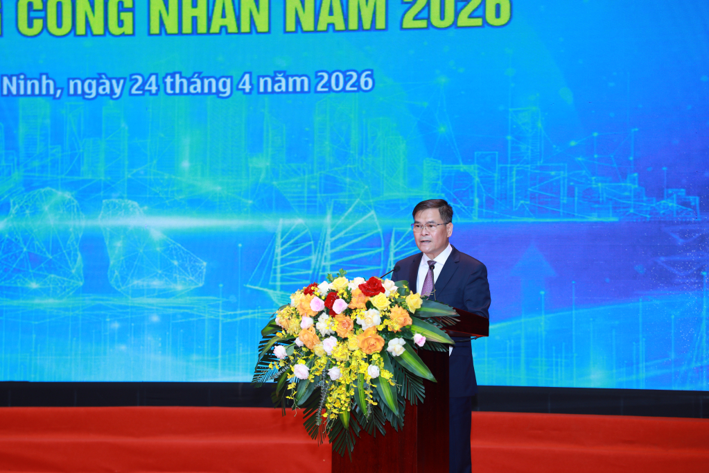 &Ocirc;ng B&ugrave;i Văn Khắng, Ph&oacute; B&iacute; thư Tỉnh uỷ, Chủ tịch UBND tỉnh Quảng Ninh ph&aacute;t biểu ch&agrave;o mừng Lễ ph&aacute;t động tại Quảng Ninh