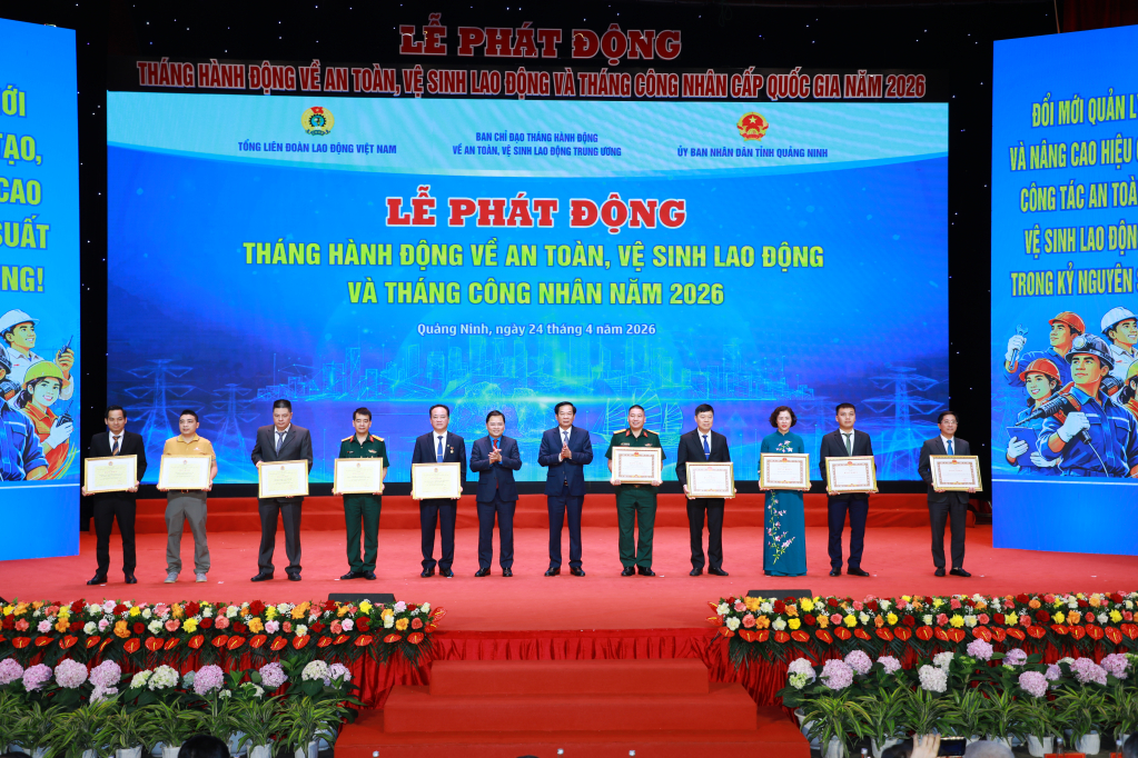 Bộ Nội vụ v&agrave; Tổng Li&ecirc;n đo&agrave;n Lao động Việt Nam tặng Bằng khen cho c&aacute;c tập thể v&agrave; c&aacute; nh&acirc;n c&oacute; th&agrave;nh t&iacute;ch xuất sắc trong phong tr&agrave;o Thi đua ATVSLĐ năm 2025