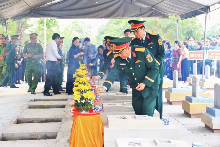 H&agrave;i cốt c&aacute;c liệt sĩ được an t&aacute;ng tại Nghĩa trang liệt sĩ Khe Sanh