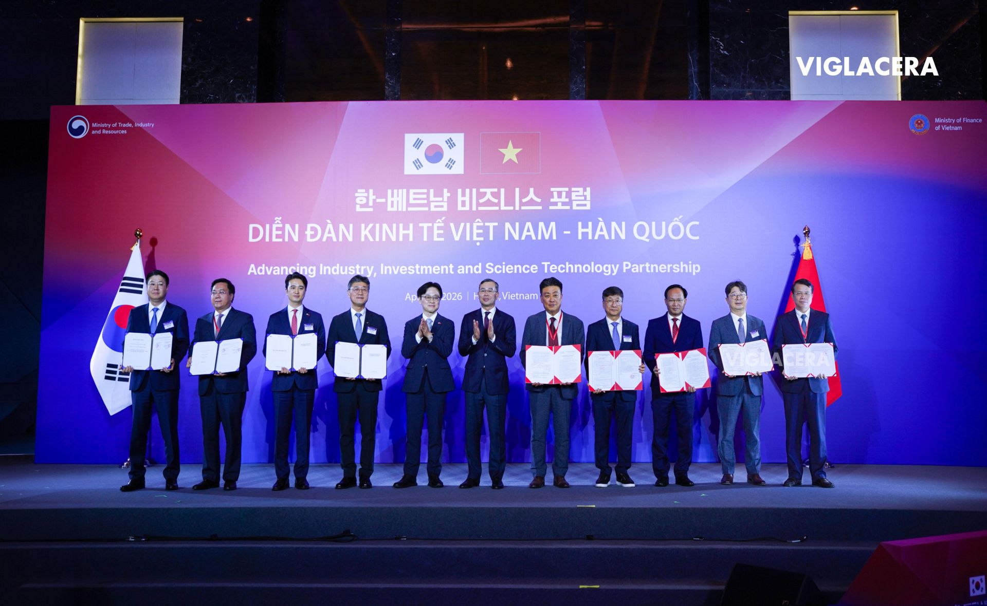 Tập đoàn POSCO nhận giấy chứng nhận đăng ký đầu tư cho nhà máy sản xuất vật liệu pin tại Thái Nguyên