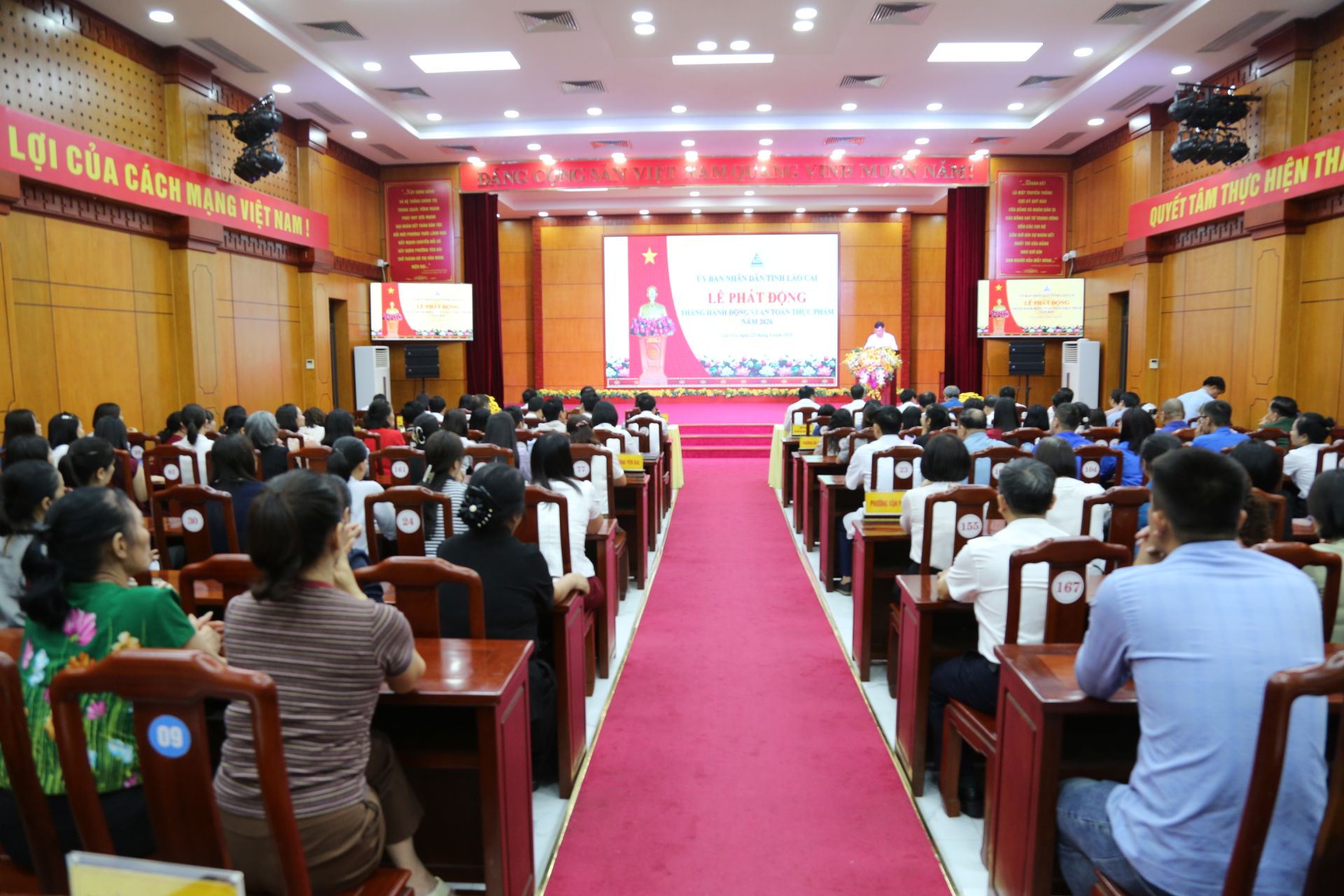 To&agrave;n cảnh Buổi lễ ph&aacute;t động.