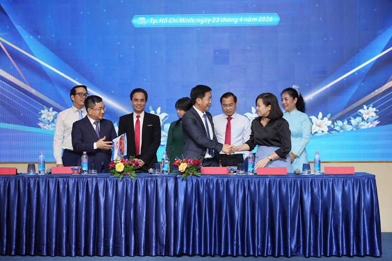 Lễ k&yacute; kết hợp t&aacute;c đồng h&agrave;nh, hỗ trợ doanh nghiệp giữa 3 b&ecirc;n tại Đại hội