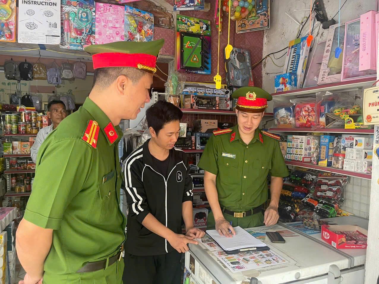 Hải Phòng: Tuyên truyền, ký cam kết bảo đảm trật tự hành lang giao thông trên tuyến đường 391