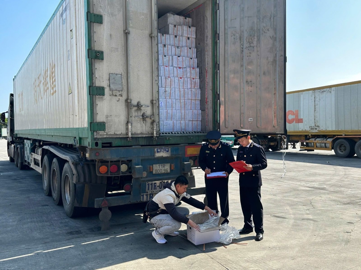 Xuất khẩu nông, thủy hải sản qua Lối mở cầu phao Km3+4 Móng Cái đạt 290 triệu USD