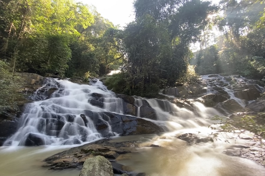 Vẻ đẹp của th&aacute;c Liliang tựa như một m&aacute;i t&oacute;c d&agrave;i của n&agrave;ng sơn nữ nhẹ nh&agrave;ng, m&ecirc;nh mang một khoảng trời