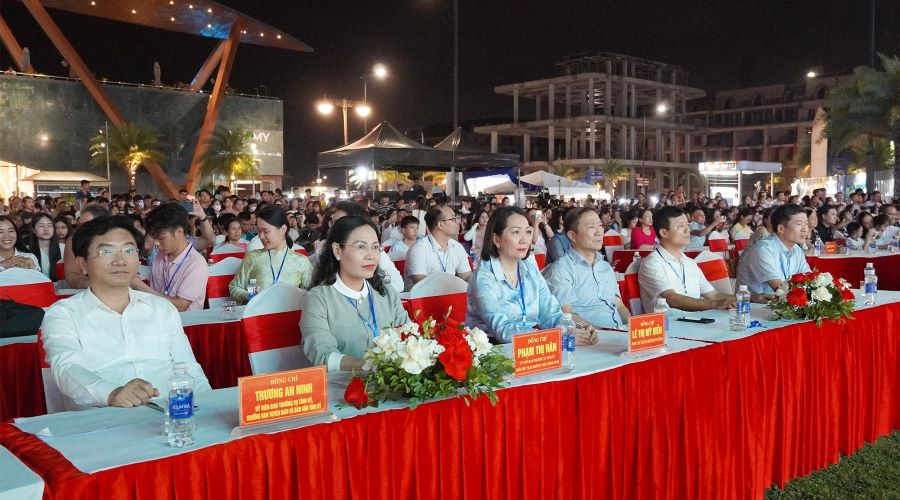 C&aacute;c đại biểu tham dự Chương tr&igrave;nh