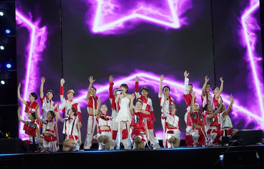 Chương tr&igrave;nh được d&agrave;n dựng c&ocirc;ng phu với sự tham gia của nhiều ca sĩ, nghệ sĩ nổi tiếng