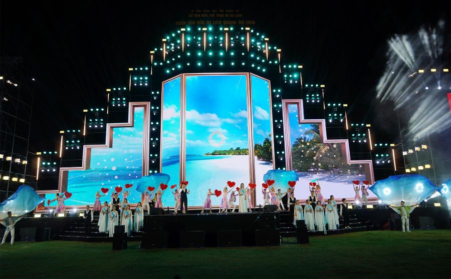 Chương tr&igrave;nh được d&agrave;n dựng c&ocirc;ng phu với sự tham gia của nhiều ca sĩ, nghệ sĩ nổi tiếng