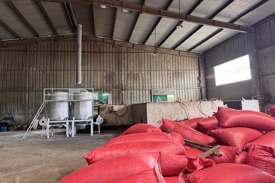 Một xưởng sấy diện t&iacute;ch 500 m&sup2; c&oacute; thể phục vụ khoảng 30 ha c&agrave; ph&ecirc;, mở ra cơ hội tổ chức lại sản xuất theo chuỗi.
